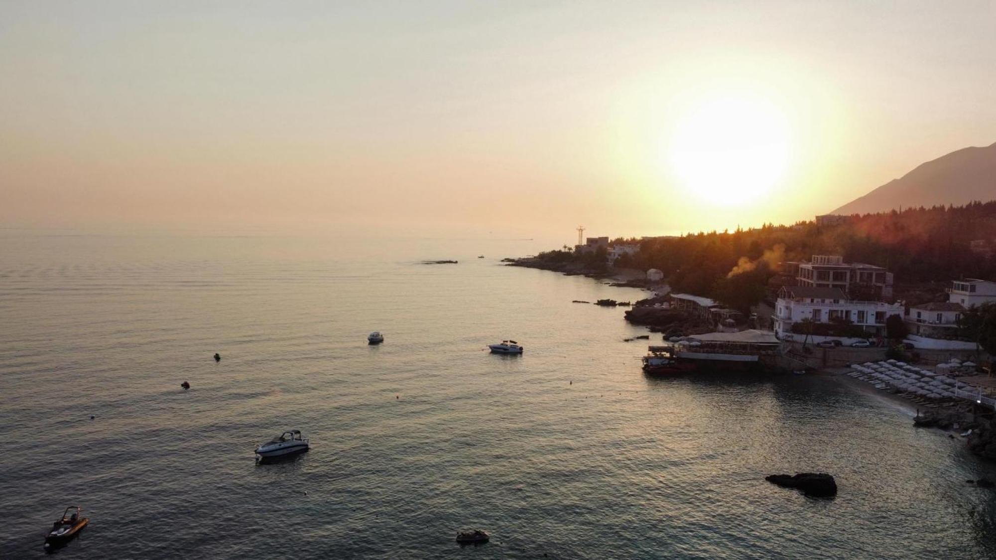 Endless Blue Apartments Dhermi Bagian luar foto