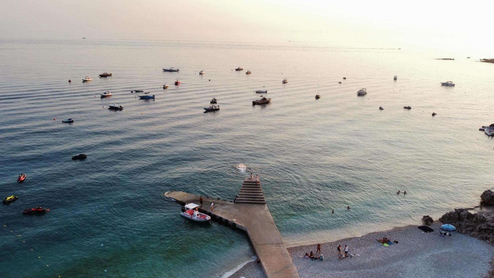Endless Blue Apartments Dhermi Bagian luar foto
